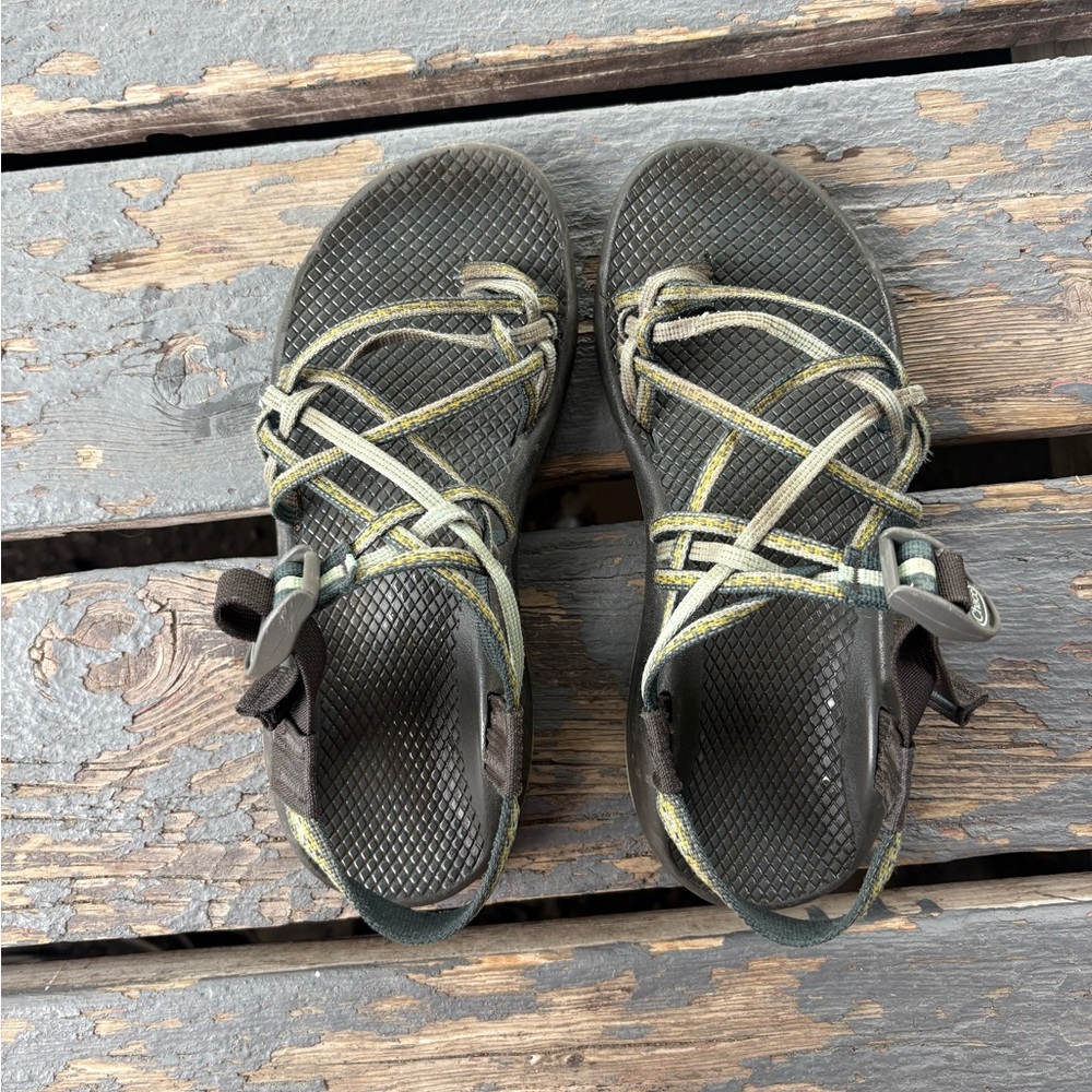 Chacos green gray size women’s 8
